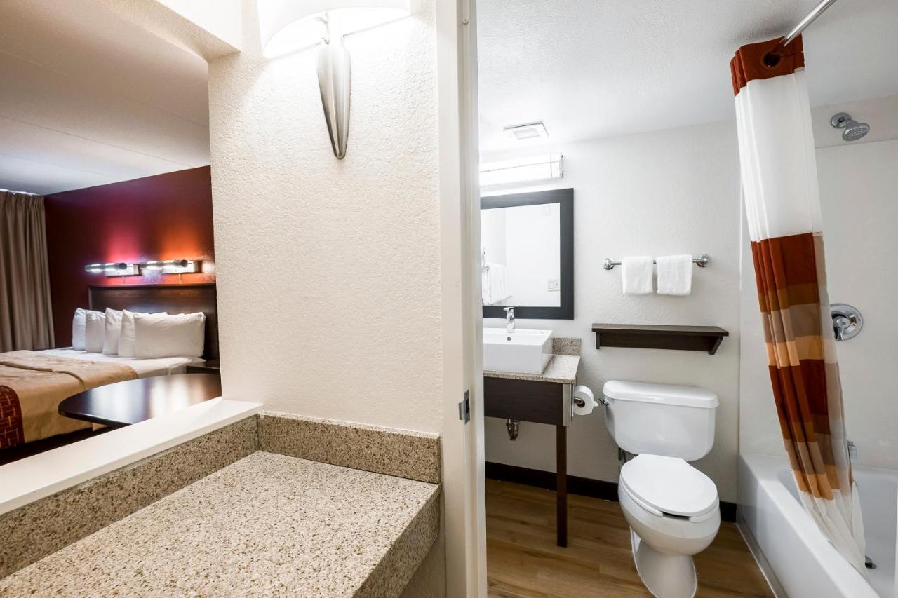Red Roof Inn Plus+ Boston - Woburn/ Burlington Zewnętrze zdjęcie